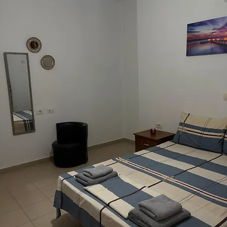 Essi * Sarandë
